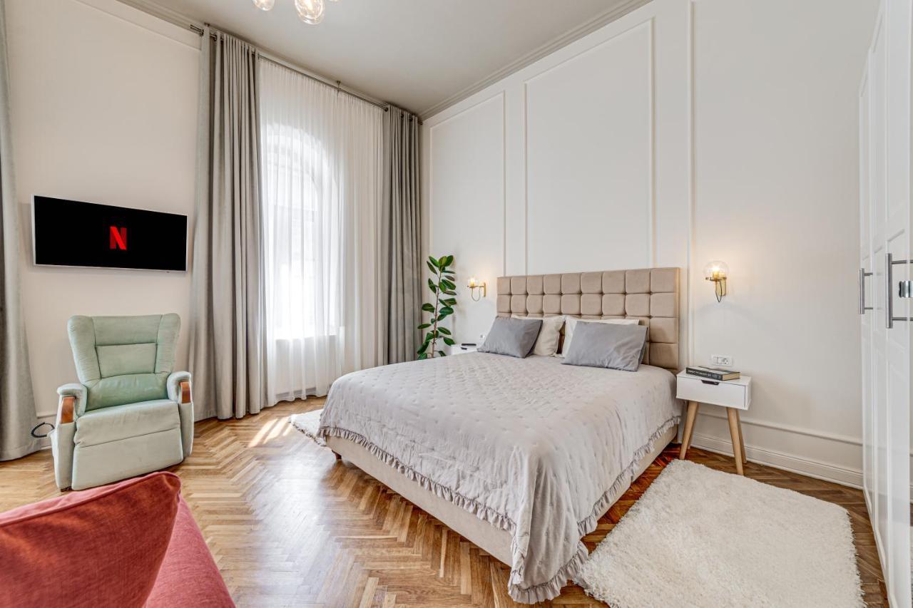 Central Family Apartment Arad Kültér fotó