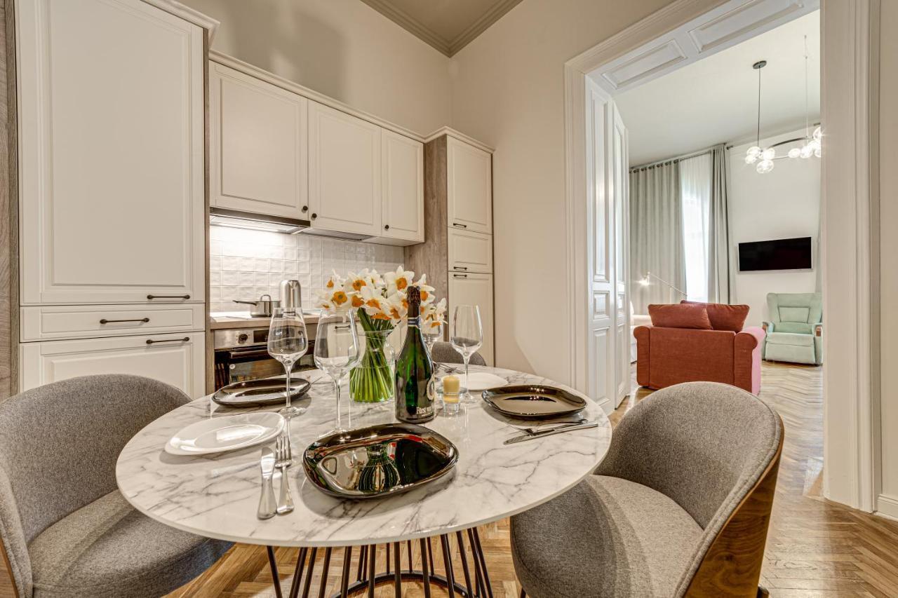 Central Family Apartment Arad Kültér fotó