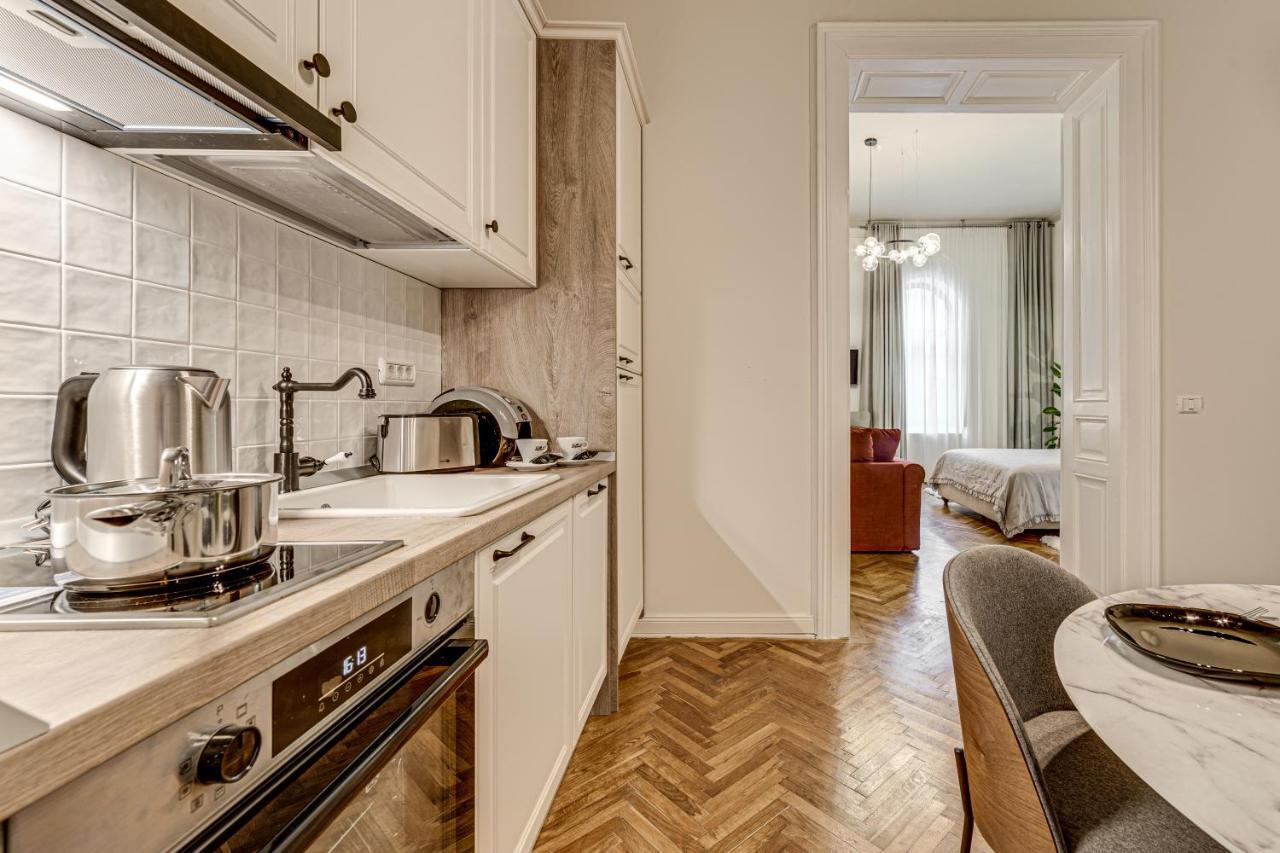 Central Family Apartment Arad Kültér fotó